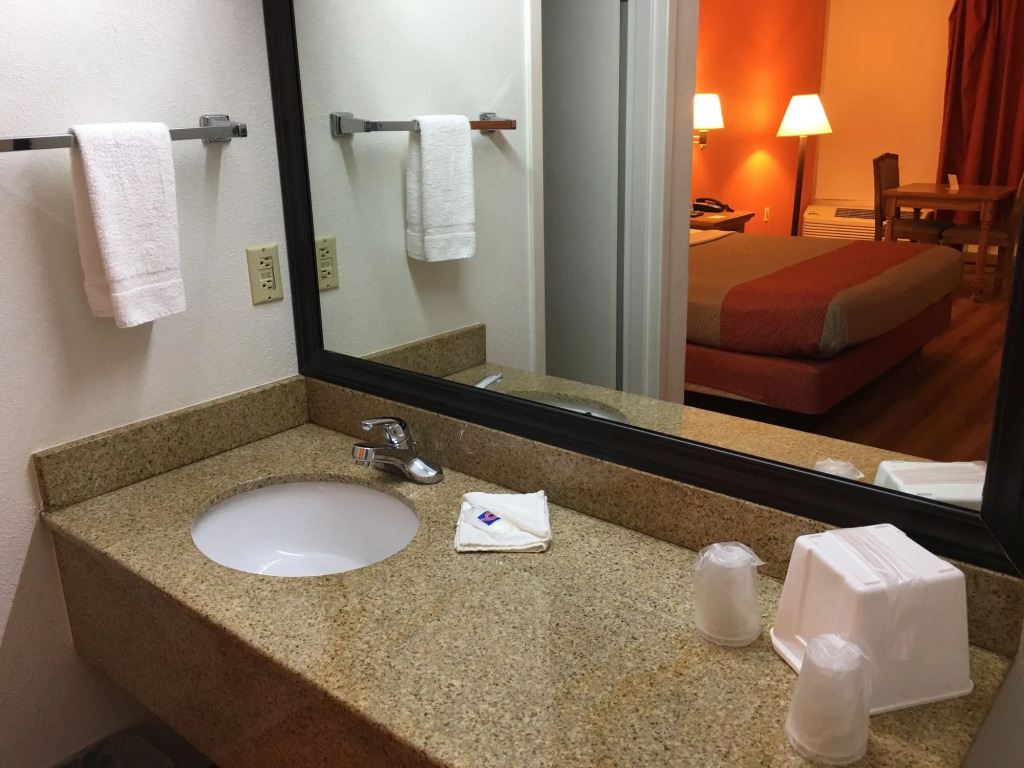 Motel 6-Clarksville, TN