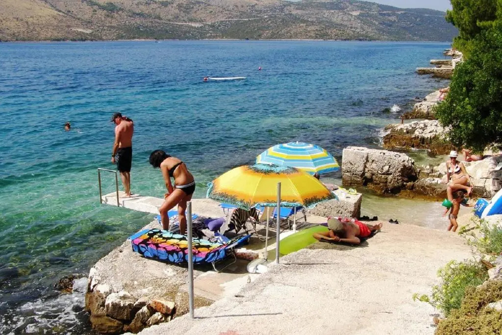Apartment Kira - 20m from beach