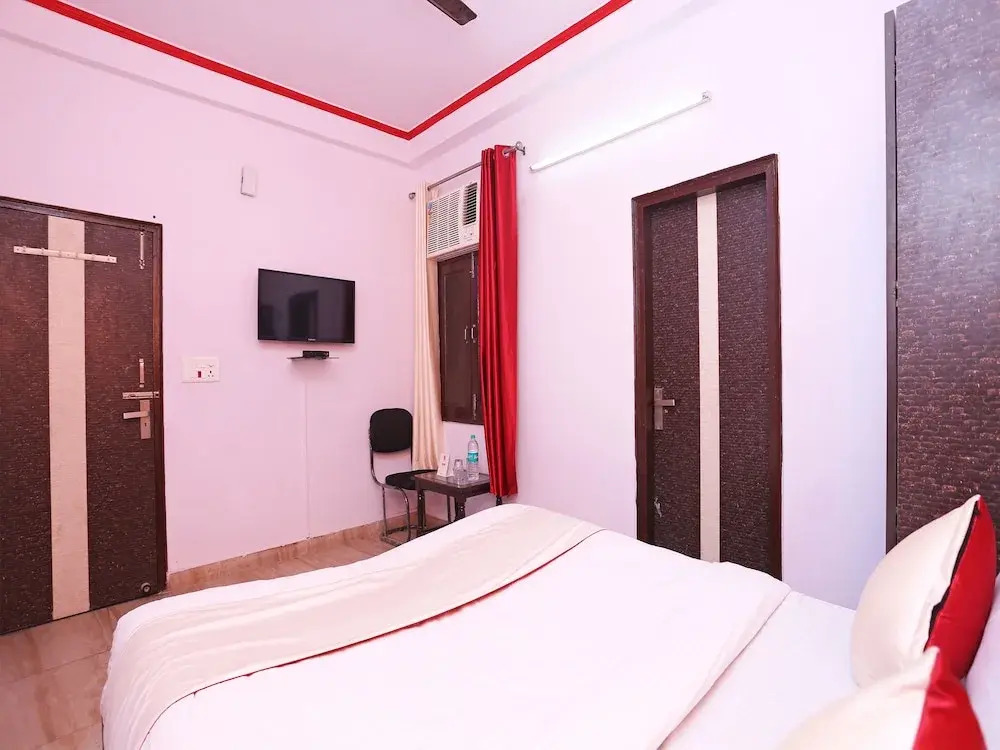 OYO 11407 Hotel Royal King