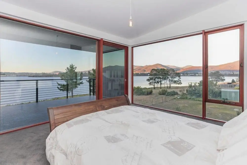 Hobart Waterfront Luxury Retreat