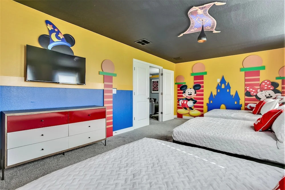 Stunning Villa w/ No Rear Neighbors! Near Disney