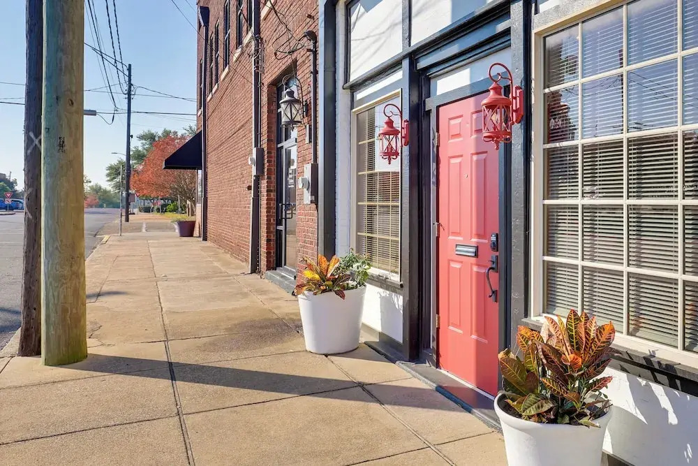 Ultimate Convenience: Historic Dtwn Marshall Apt!