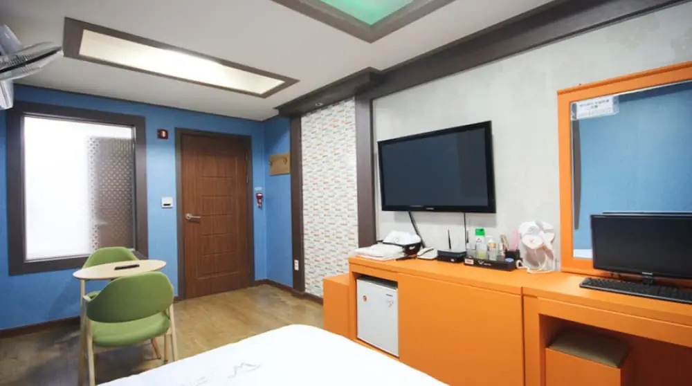 W Motel