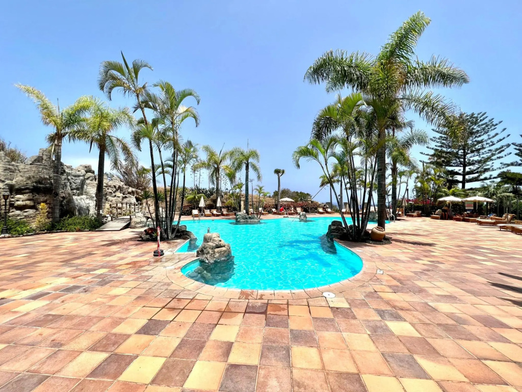 Apartamento AP1,piscina, 200 metros a la Playa