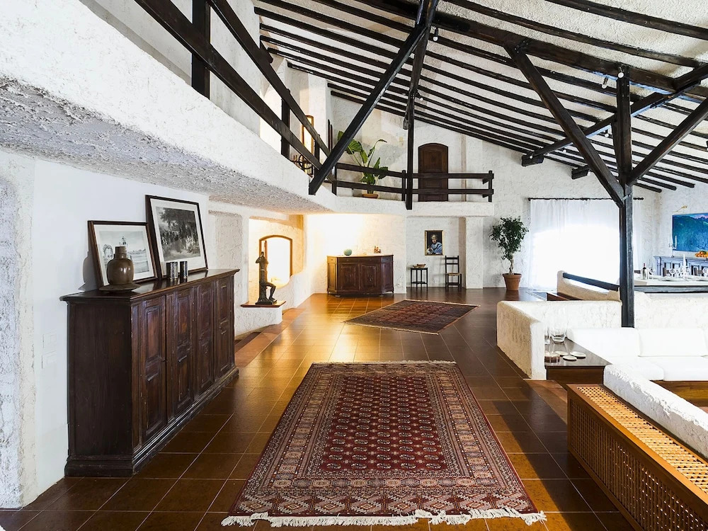 Exclusive Villa With Private Swimming Pool That Enjoys a Splendid Seafront View