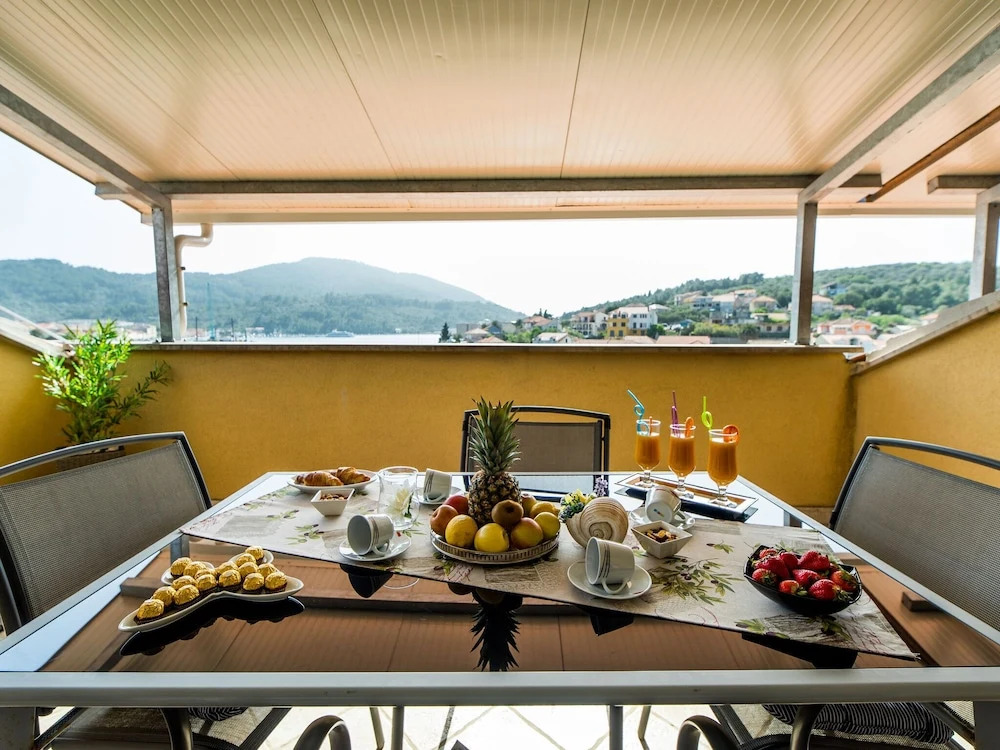 Modern Apartment in Korčula with Terrace