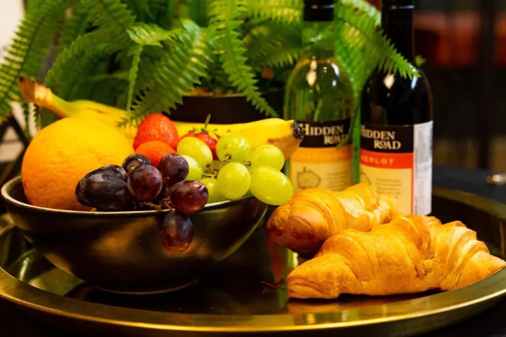 Luxury City Centre Getaway - Prime Location Sleeps 7!