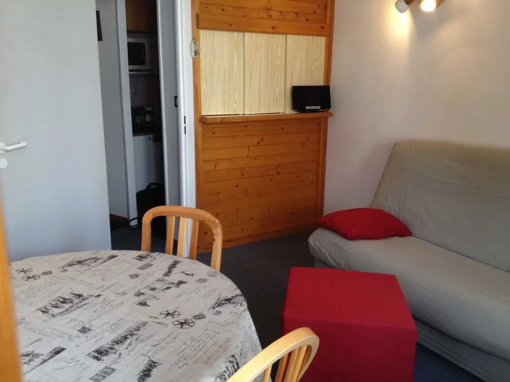 Lou Services Apartment THB51 LSI 001