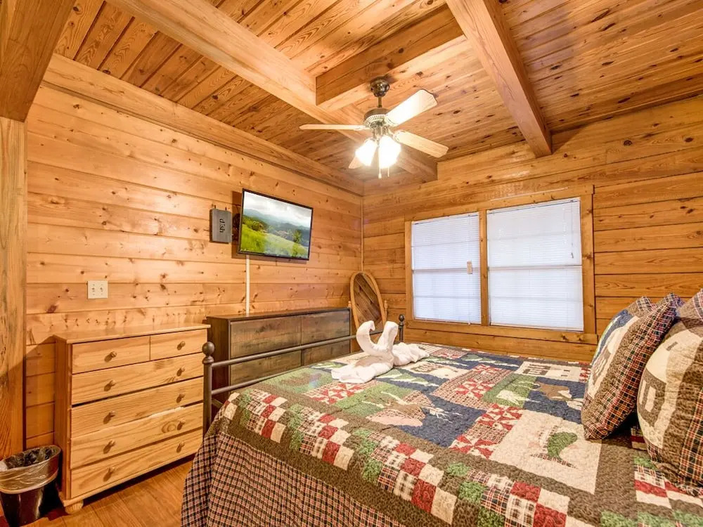 Mountain Top View, 4 Bedrooms, Sleeps 10, Arcade, Hot Tub, Air Hockey
