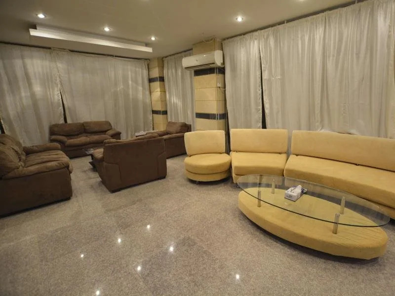 Leader Apartments