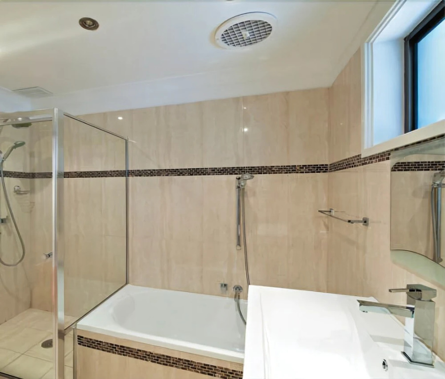 Little Beach House, 8 Mistral Close