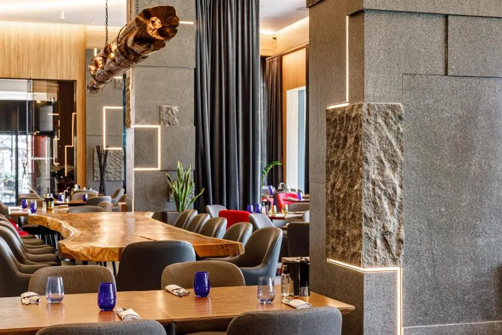 Qosmo Brasov Hotel