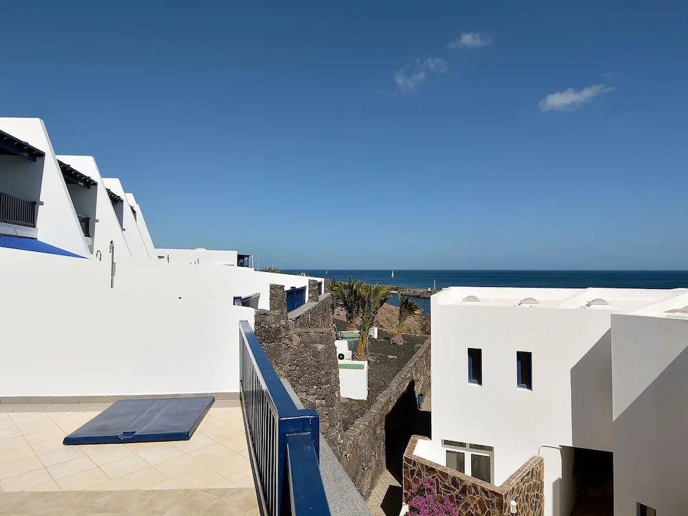 Comfortable, Attached Holiday Home With Private Pool and Near the sea