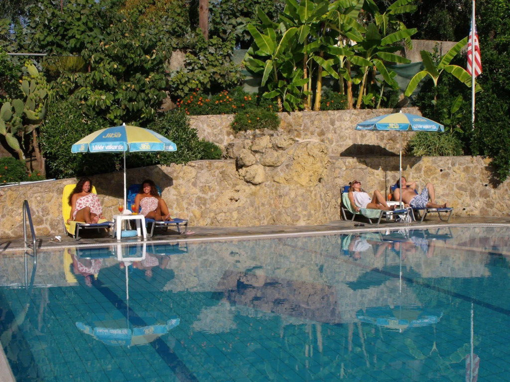 Mathraki Resort