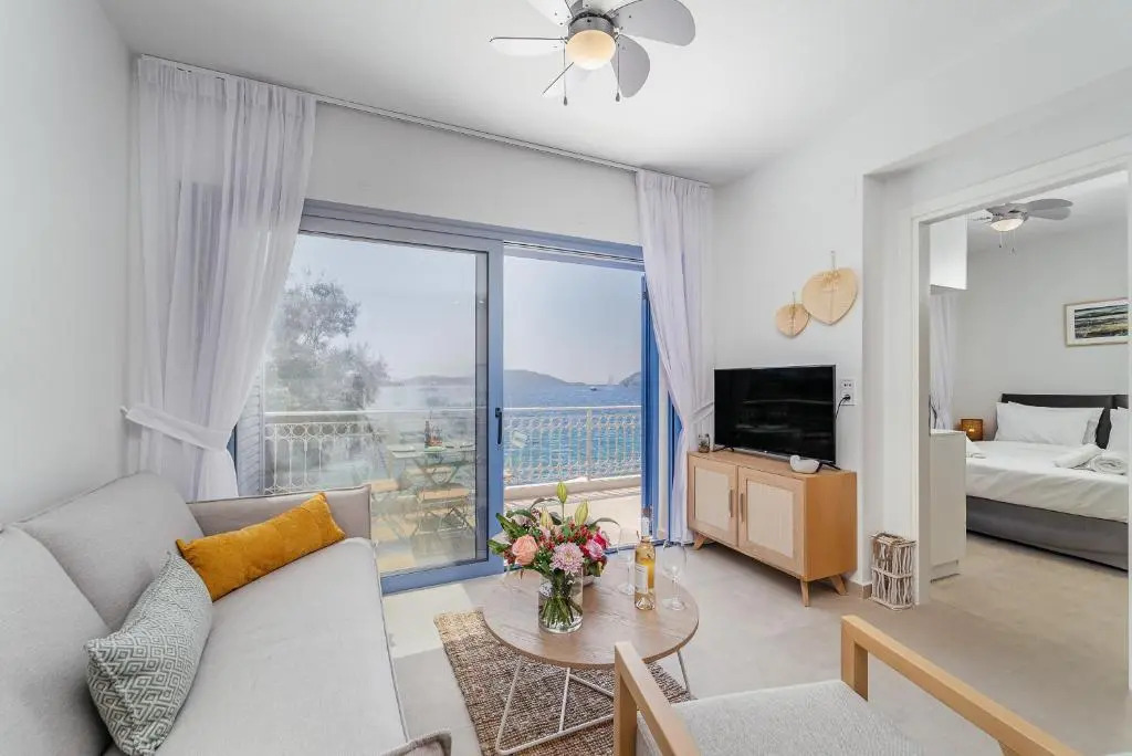 Lefkada Blue Luxury Apartments B4, Perigiali first floor