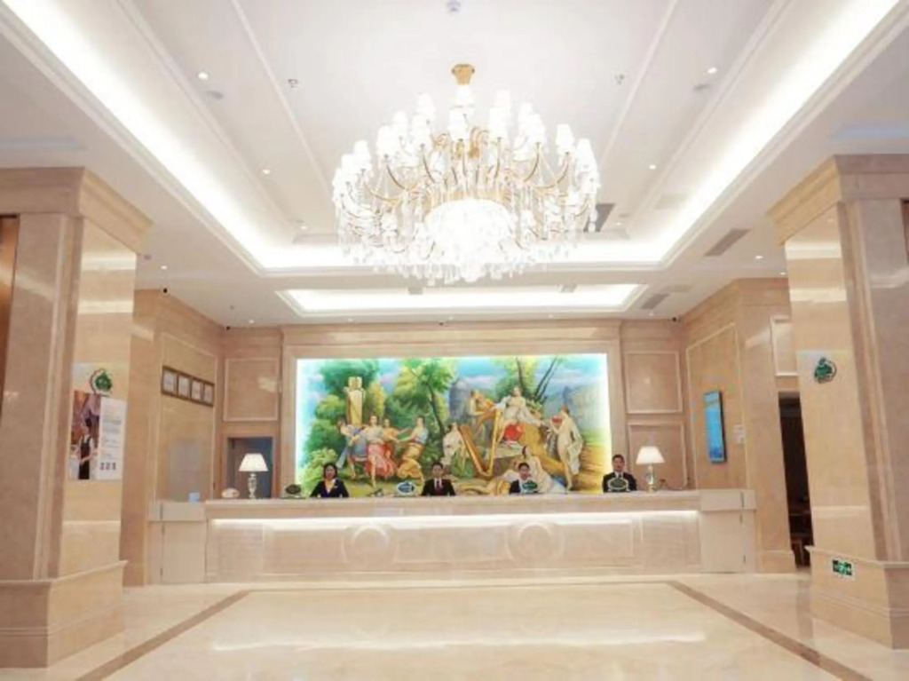 Vienna International Hotel (Luzhou High-speed Railway Station Southwest Trade City)