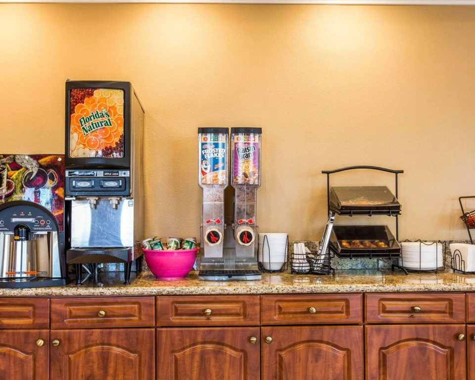 Rodeway Inn & Suites Corona