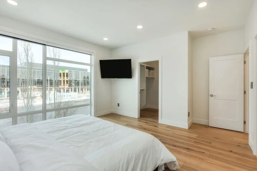 New Luxury Townhome 29