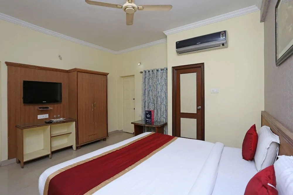 OYO 8932 Delight Inn Gachibowli