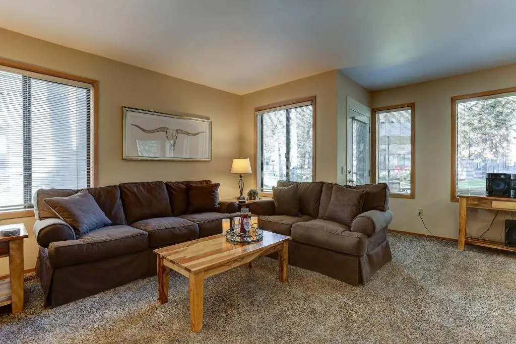 22 Eaglewood Condo