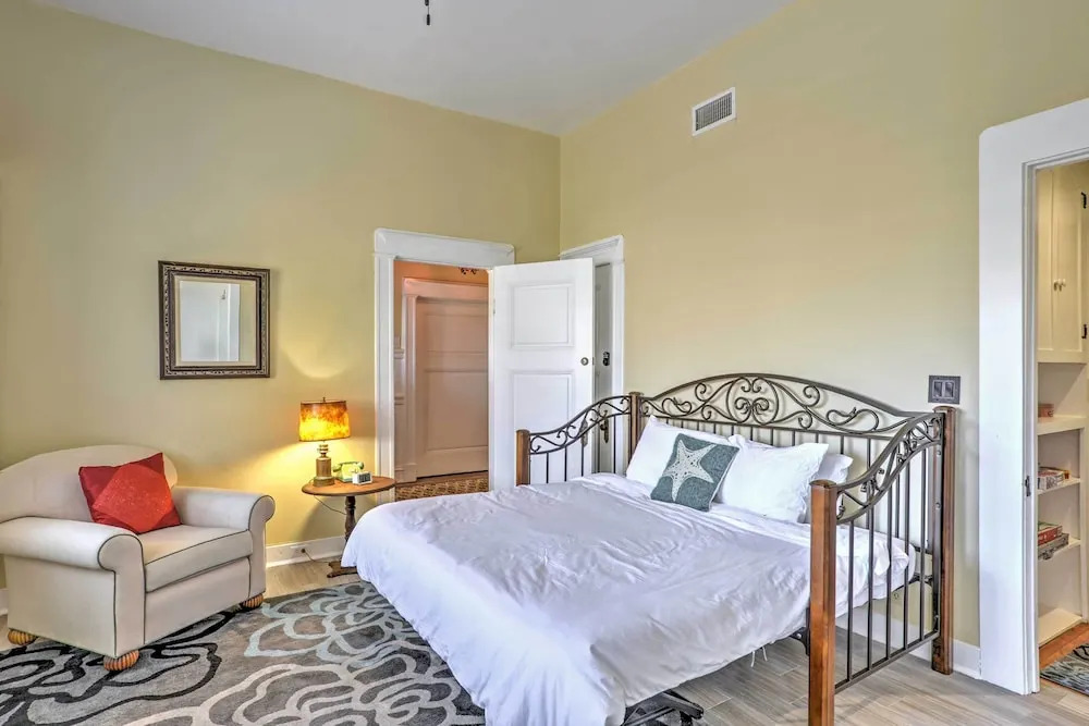 Carpinteria Apt w/ Hot Tub - 10 Min Walk to Beach!