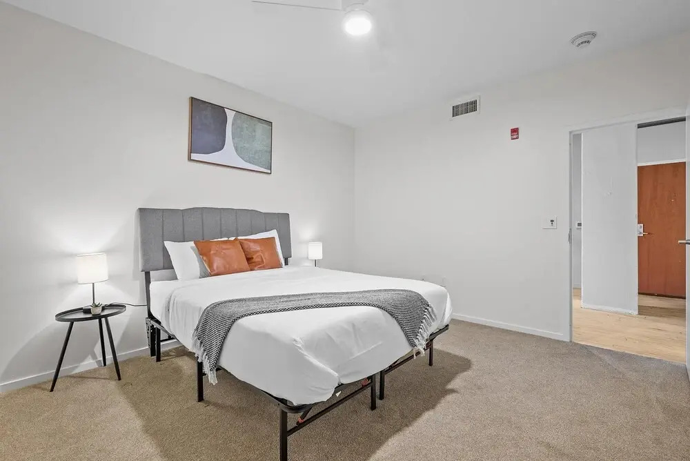 FRONTDESK 1014 Fifth Ave Apts Uptown Pittsburgh