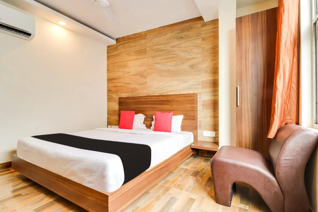 Super Capital O Seven Wonders Inn Near Sahara Ganj Mall