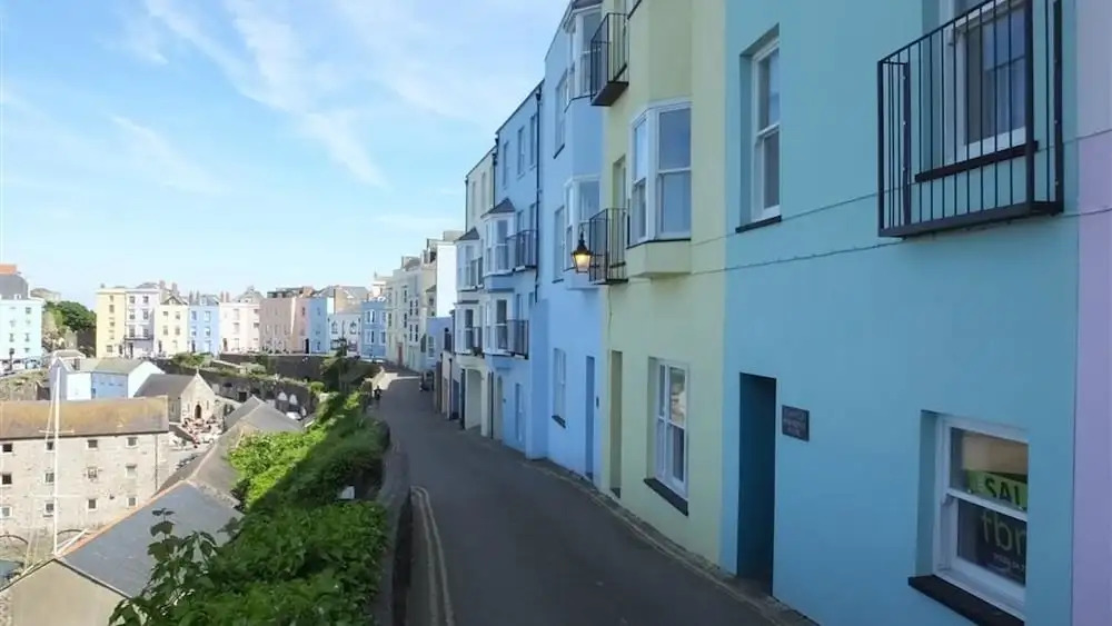 Newbridge House Apartment 2