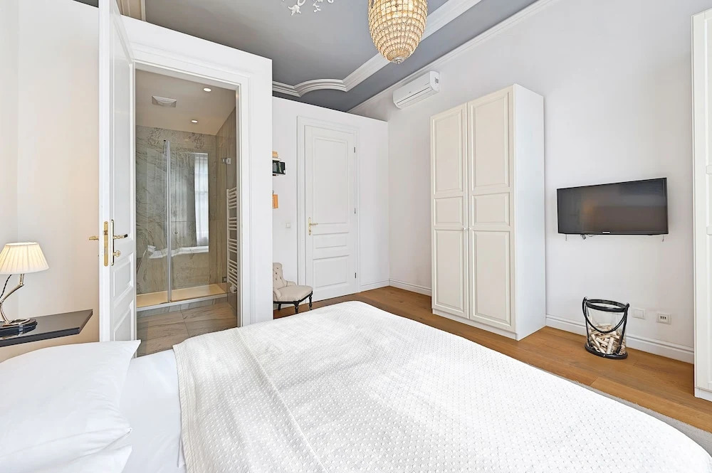 6 Rooms - 1070