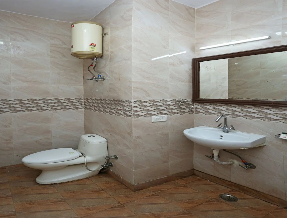 OYO 472 Hotel Sareen
