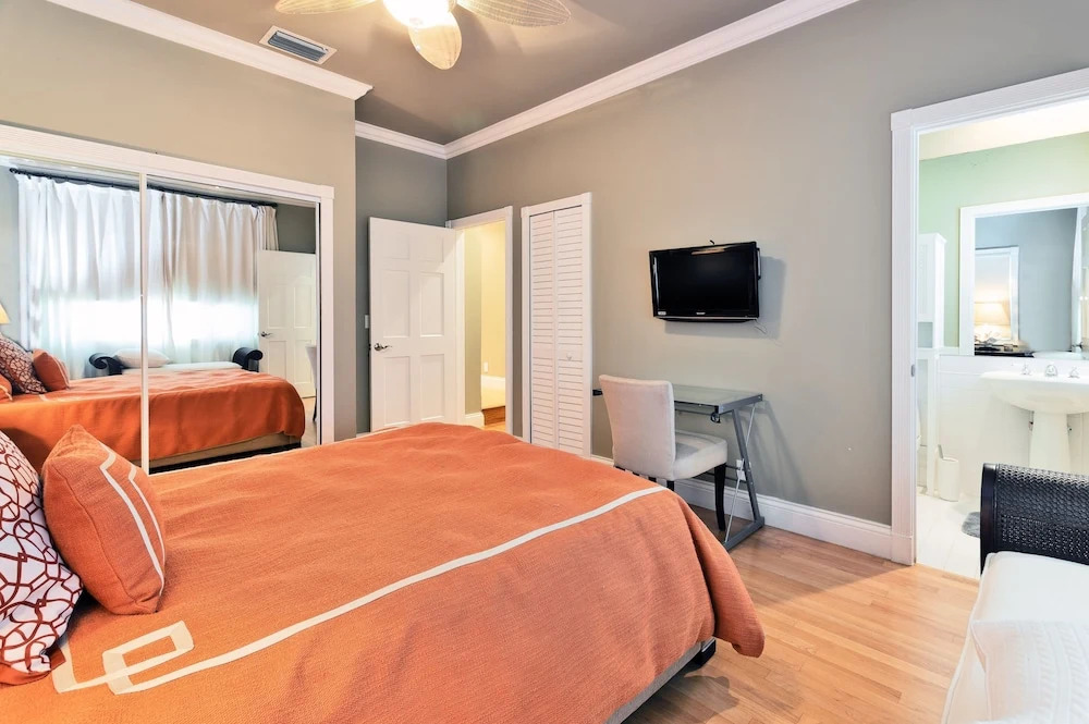 King Of Las Olas Waterway W/ Private Pool & Dock 5 Bedroom Home