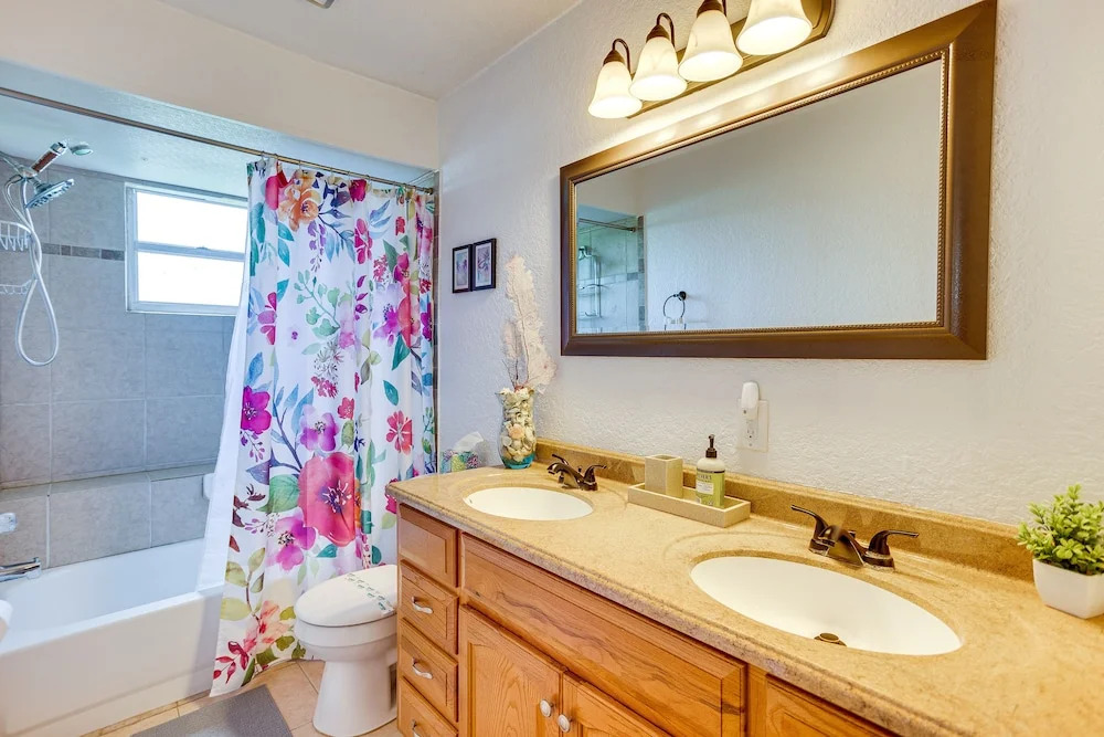 Port St Lucie Oasis w/ Heated Saltwater Pool!