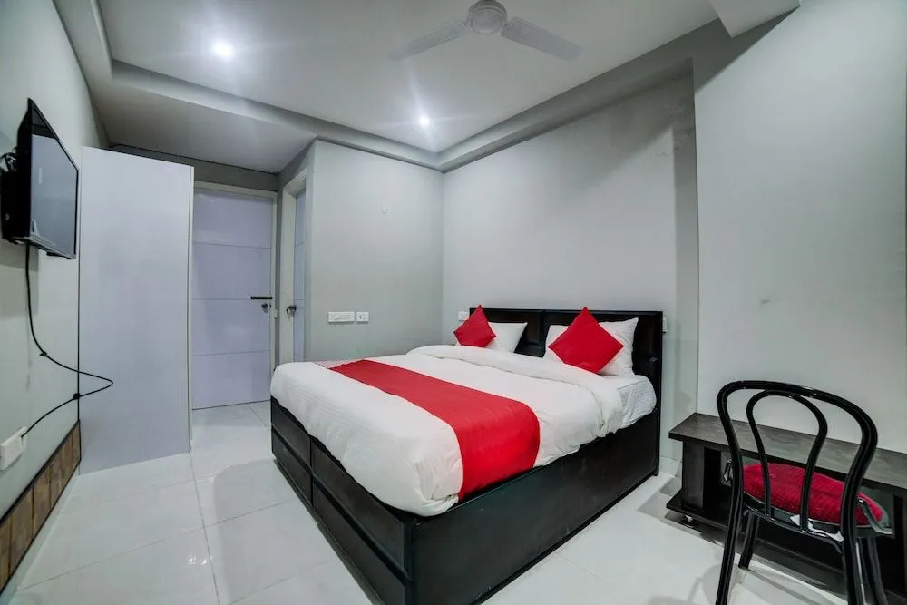 Oyo 28073 Shiva Residency