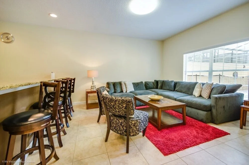 8962cuban 4 Bedroom Townhouse