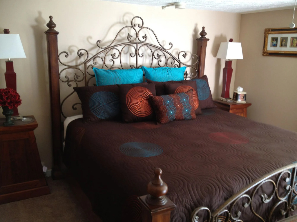 Red Bud Manor Inn