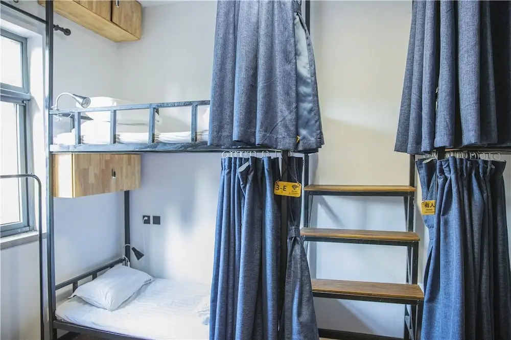 Zeako Youth Hostel