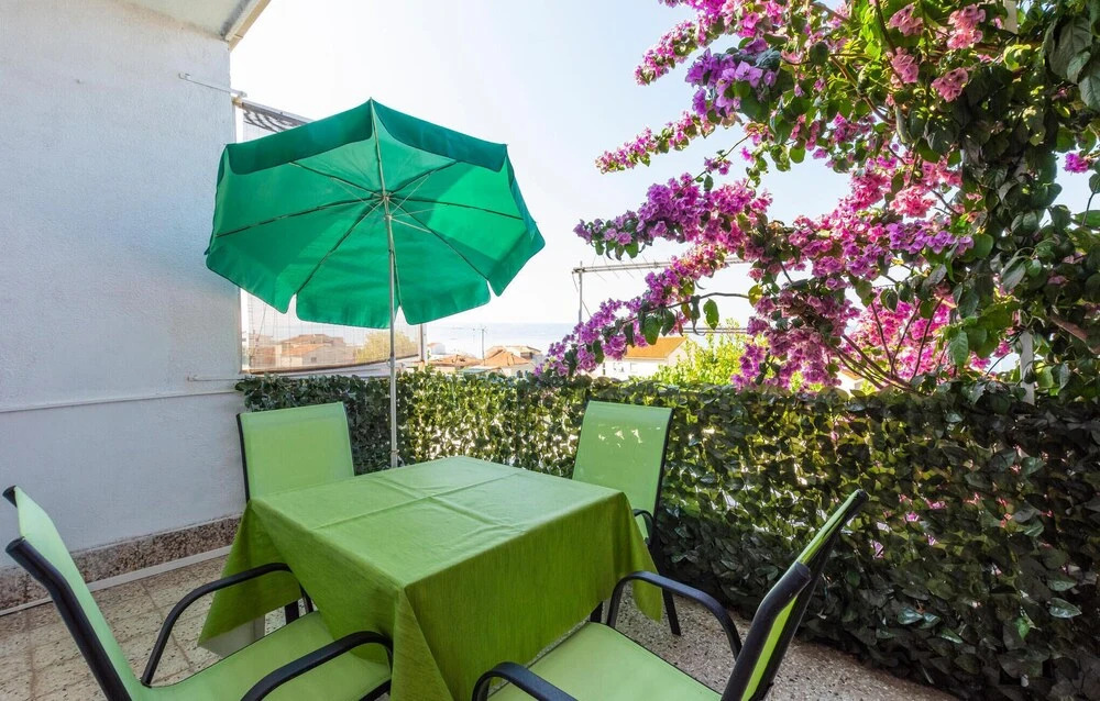 Stunning Apartment in Podstrana With 2 Bedrooms and Wifi