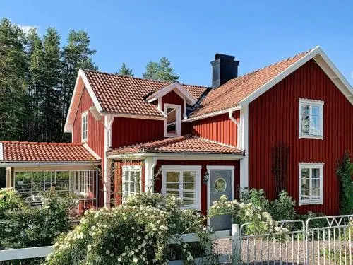 Three-Bedroom Holiday home in Gamleby 2