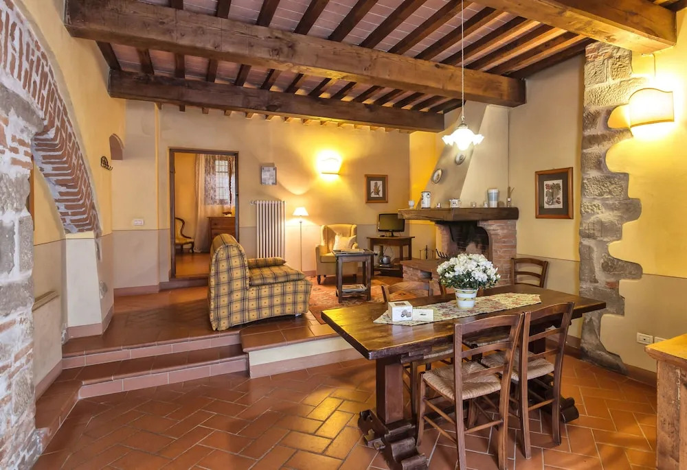 Holiday Home Features a Garden Features and Free Wifi