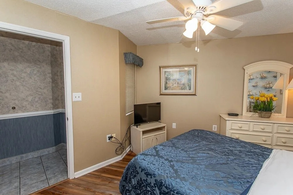 Royal Garden Resort 1404 2 Bedroom Condo by RedAwning