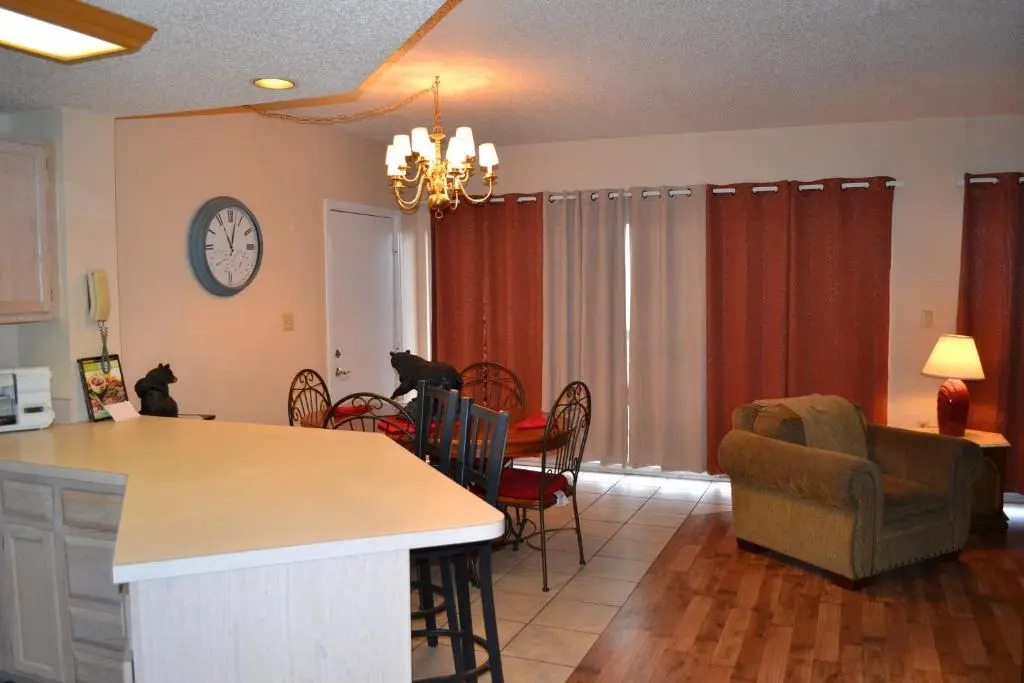 River Place Condos 411 3BD