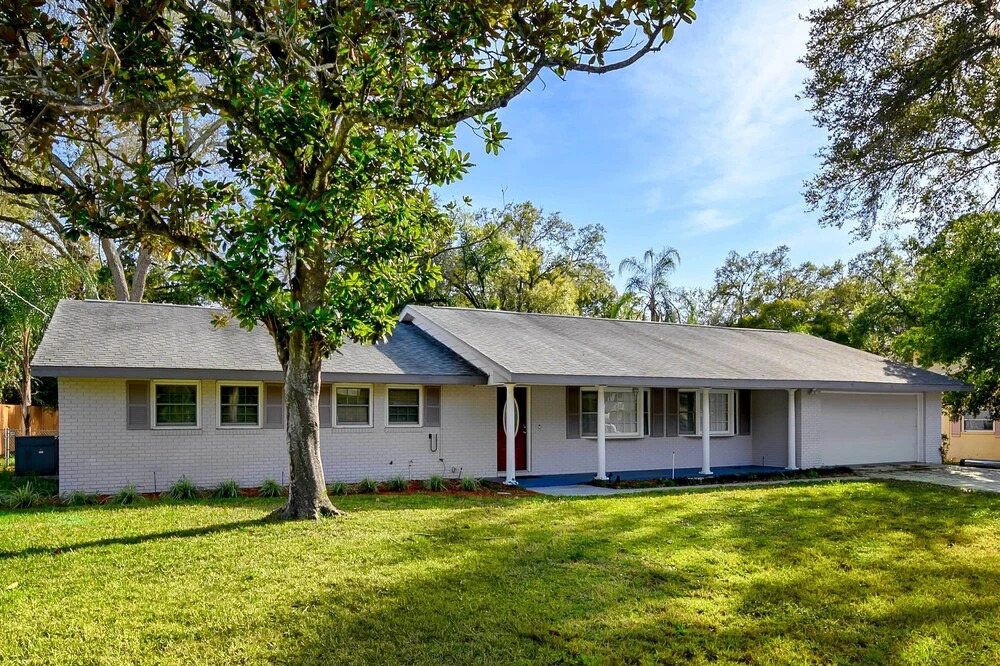 Pool & Game Room: Spacious Brandon Home