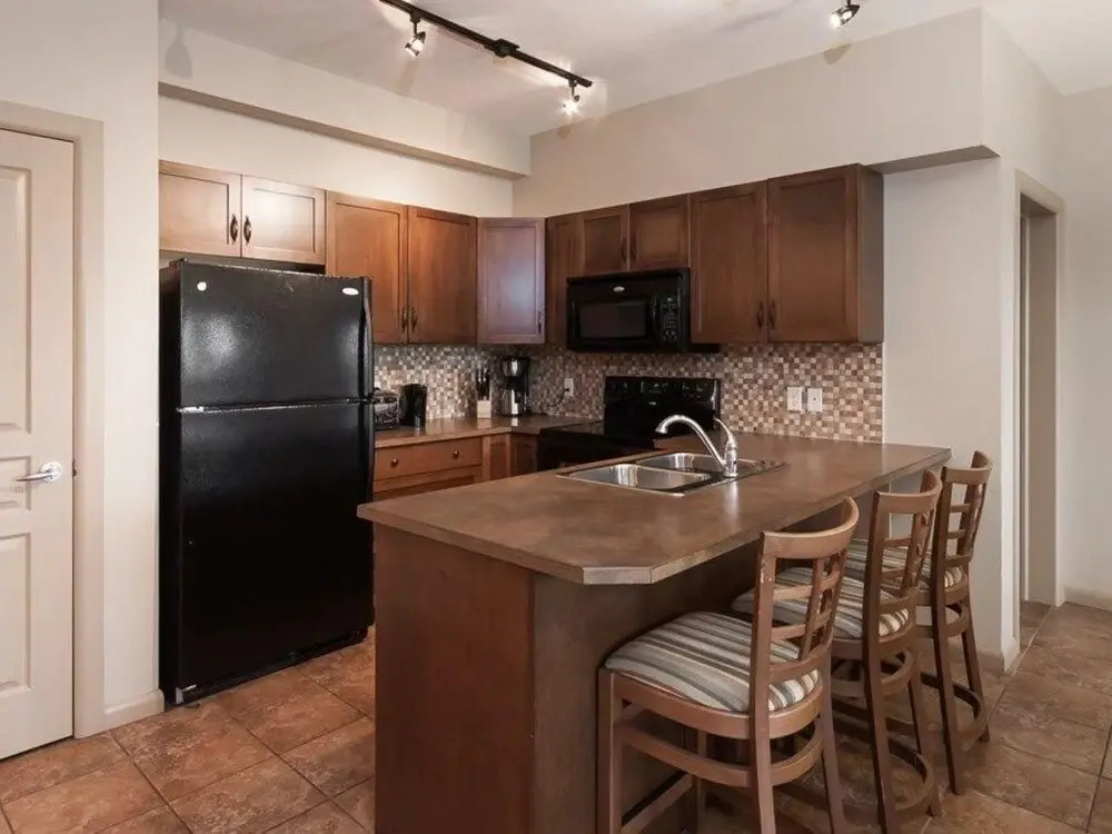 Corner Apartment with Lake View #518