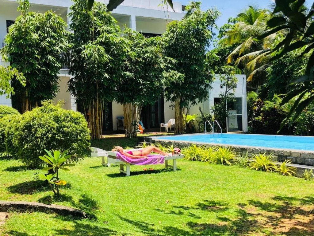 Hikka Holiday Inn