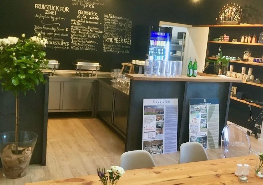 havelblau Ferienlofts - Stilvoll wohnen unmittelbar an der Havel - zentral - Küche - WLAN - Wallbox - Kajaks und Fahrräder vor Ort