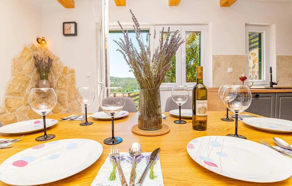 3 Bedroom Cozy Home In Skradin