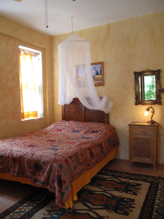 Daphne House
