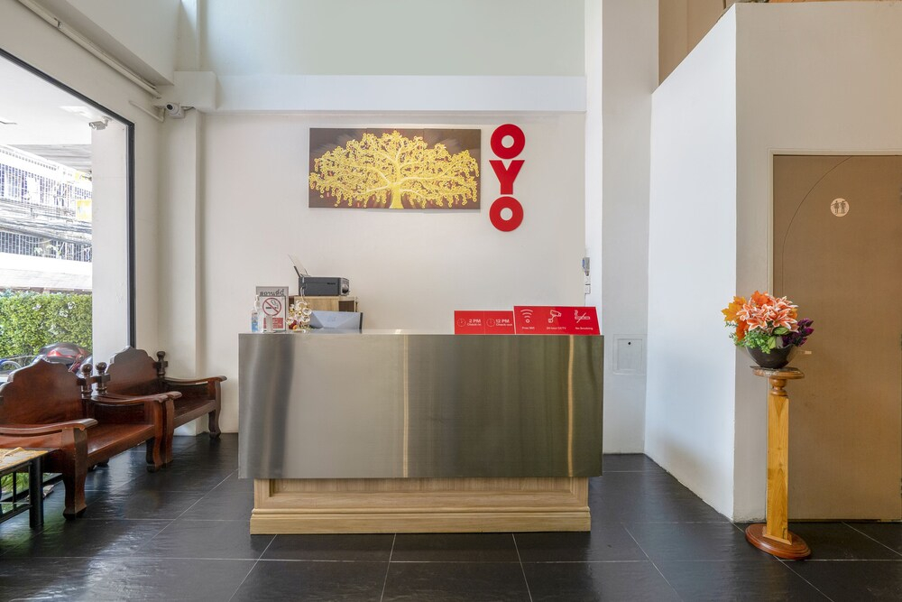 OYO 982 Charurat Suite​