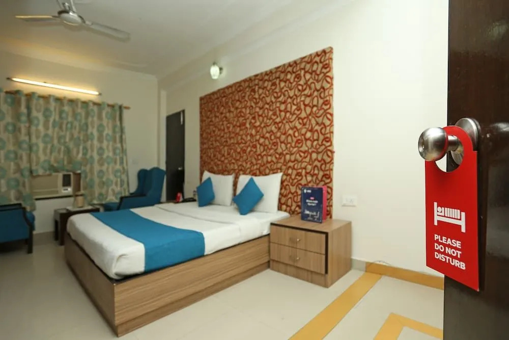 OYO 8785 Hotel Queen's Pearl