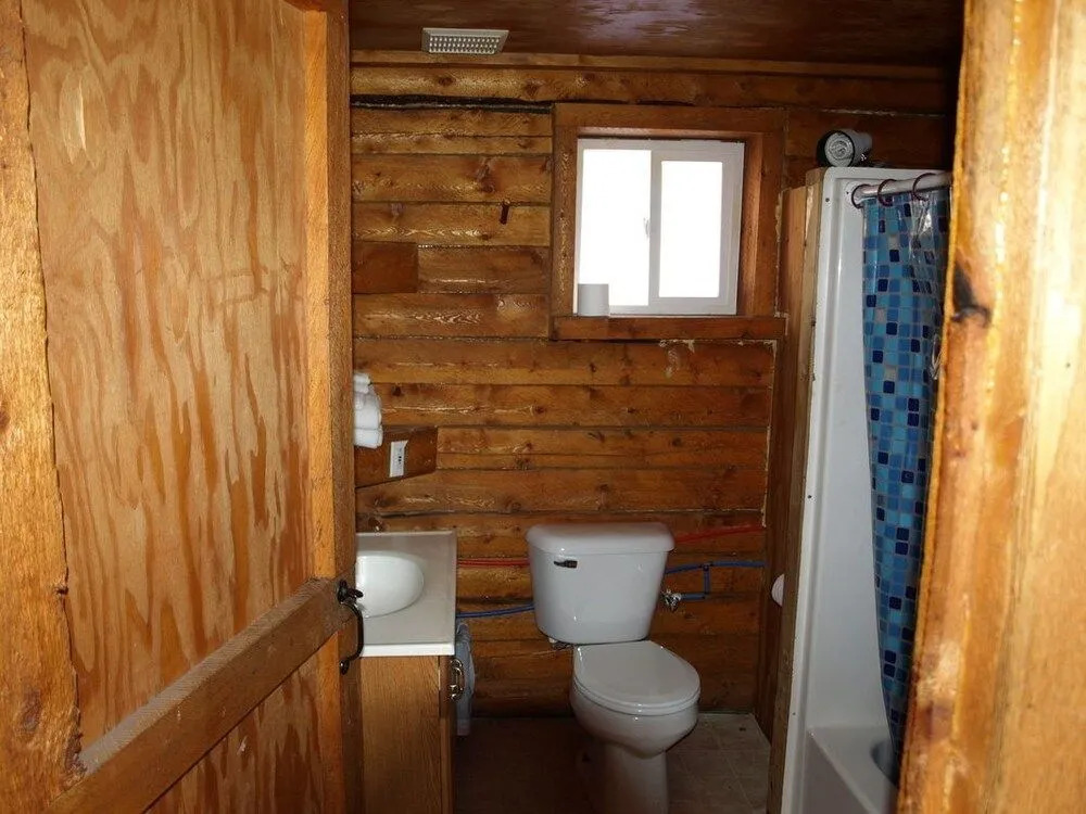 Brown Bear Saloon & Motel